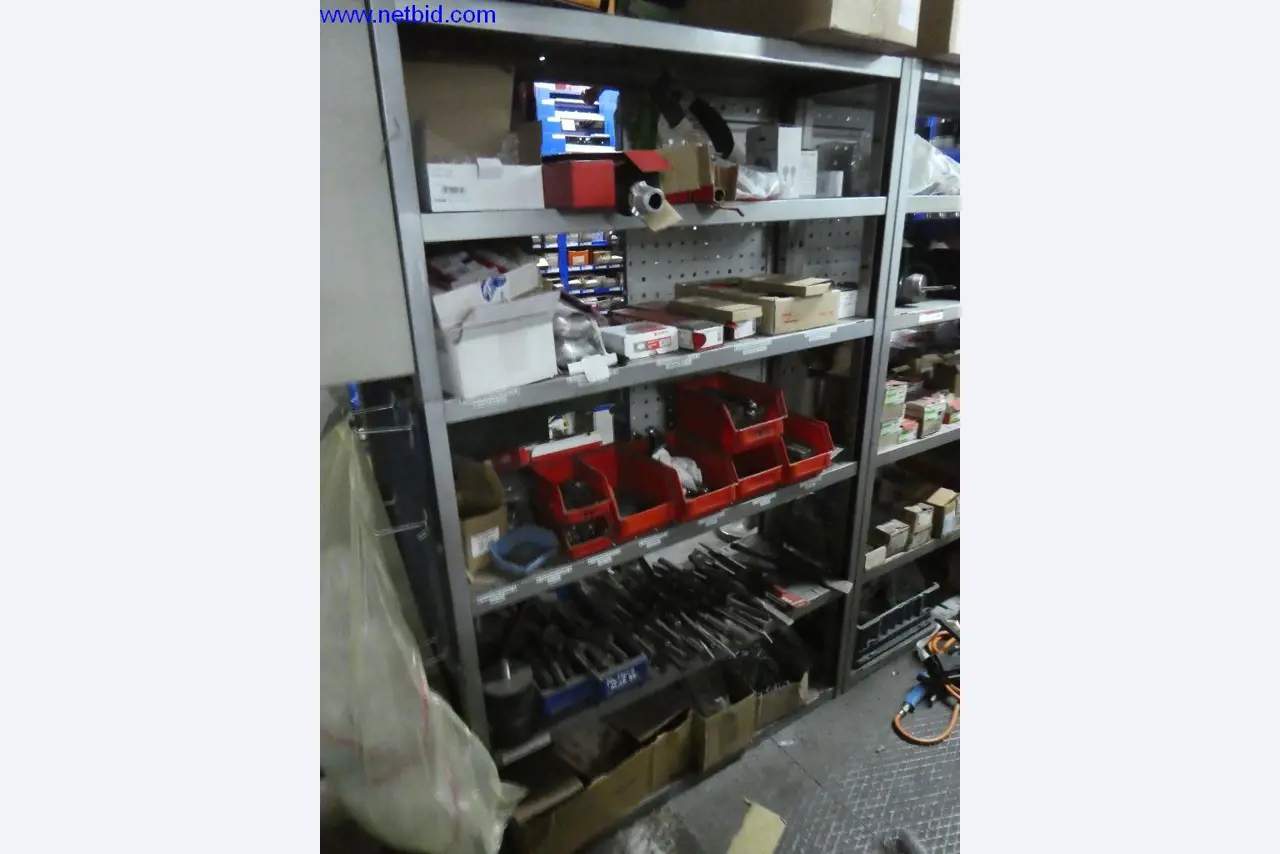 Equipamento operacional e de escritório (construção em aço e metal)-11