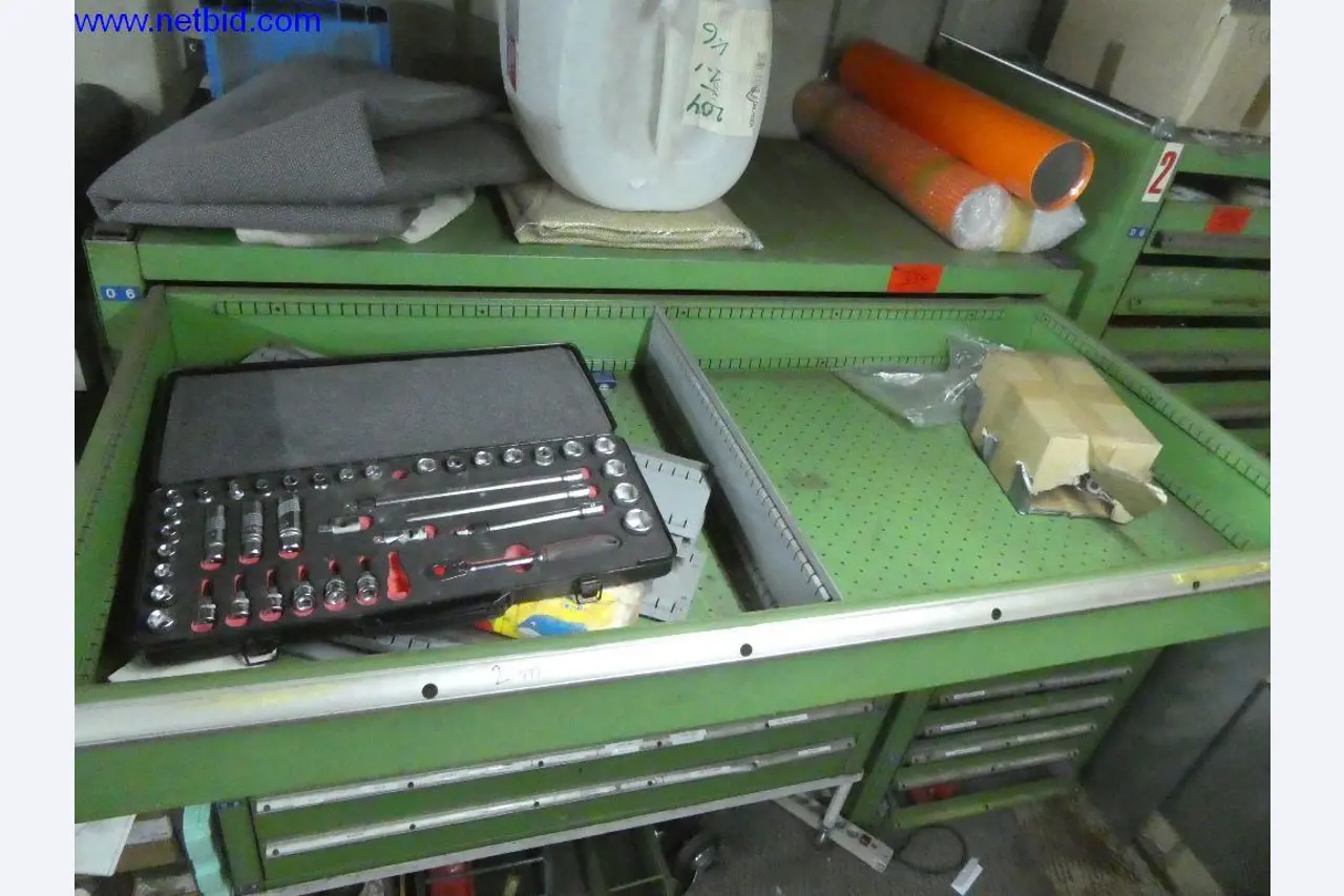 Equipamento operacional e de escritório (construção em aço e metal)-2