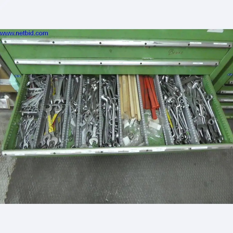 Equipamento operacional e de escritório (construção em aço e metal)-7