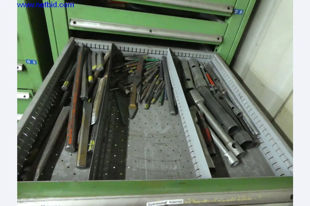 Equipamento operacional e de escritório (construção em aço e metal)-11