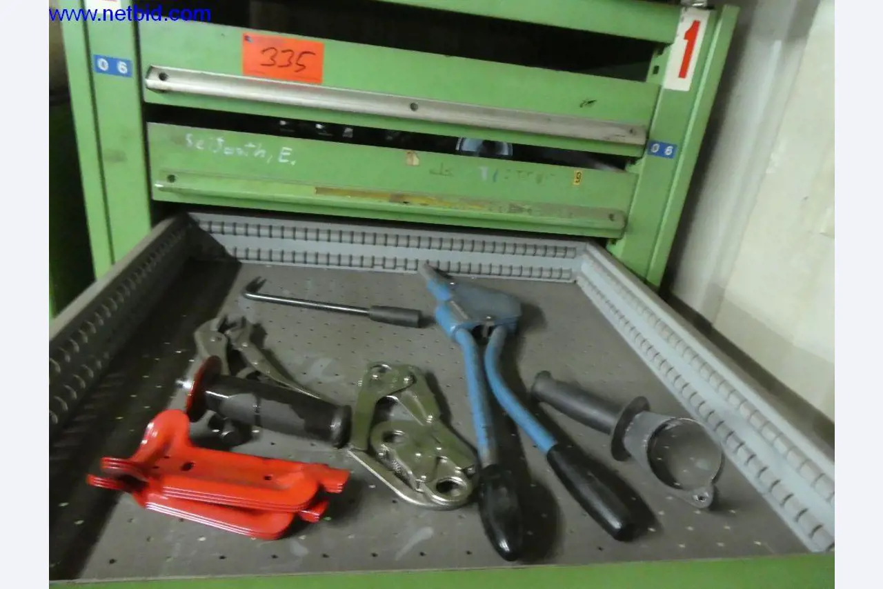 Equipamento operacional e de escritório (construção em aço e metal)-9