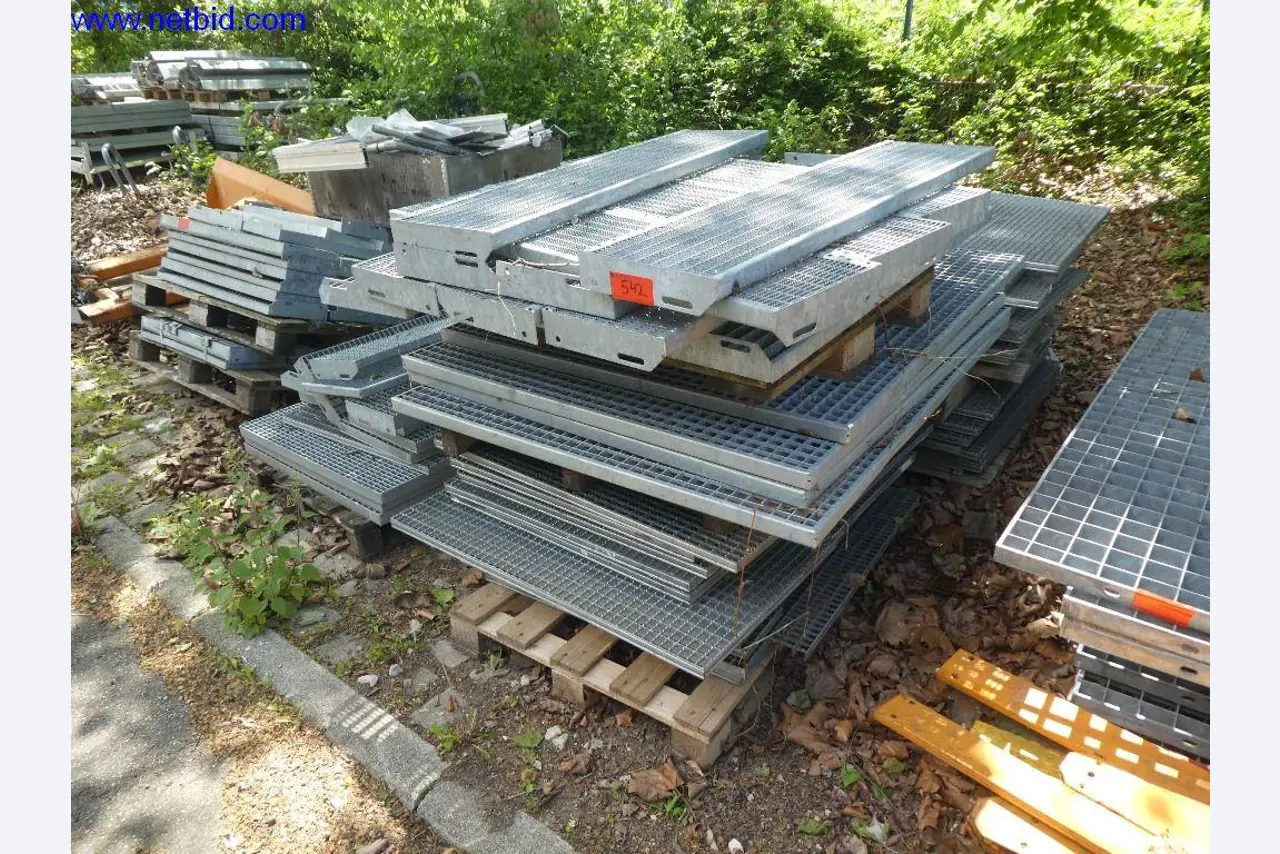 Equipamento operacional e de escritório (construção em aço e metal)-1