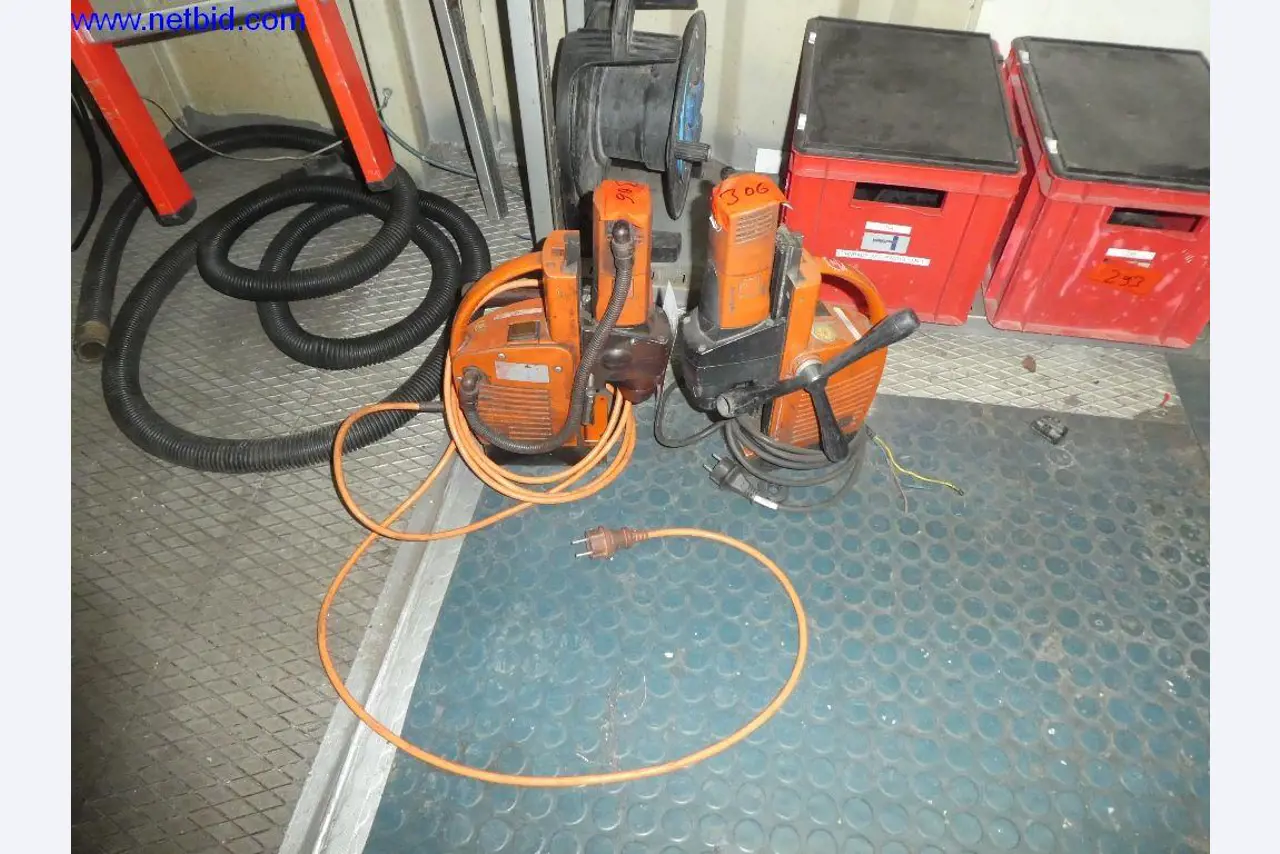 Equipamento operacional e de escritório (construção em aço e metal)-1