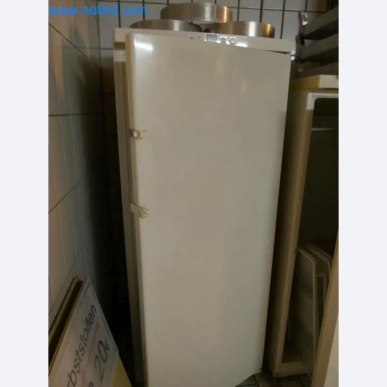 Máquinas bem conservadas de uma padaria-1