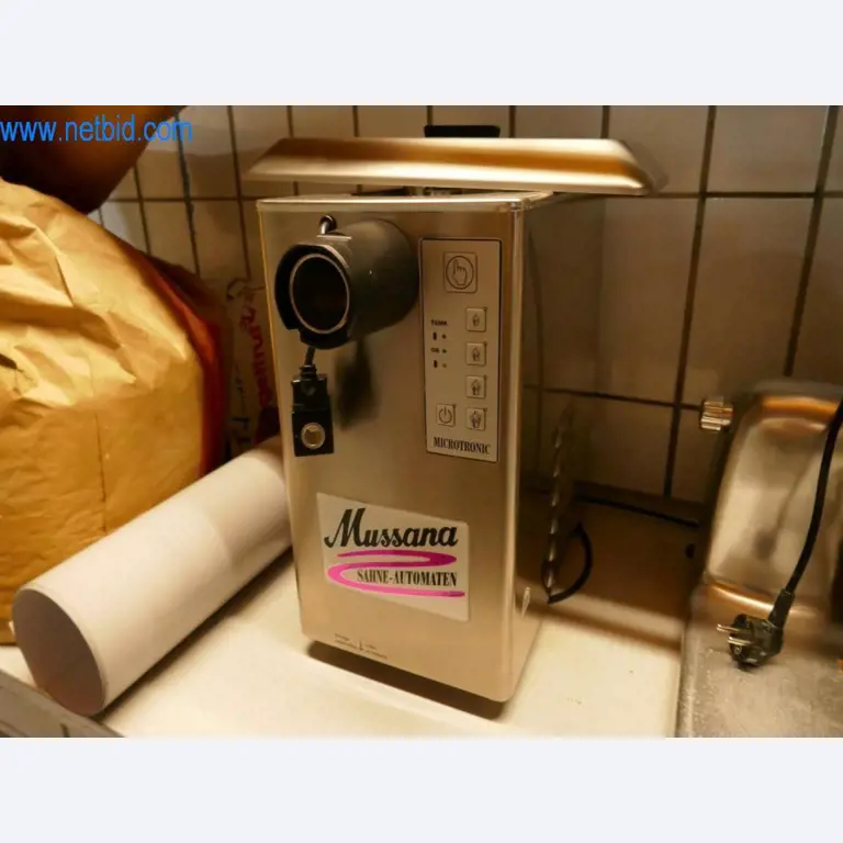 Gepflegte Maschinen aus einer Bäckerei-1