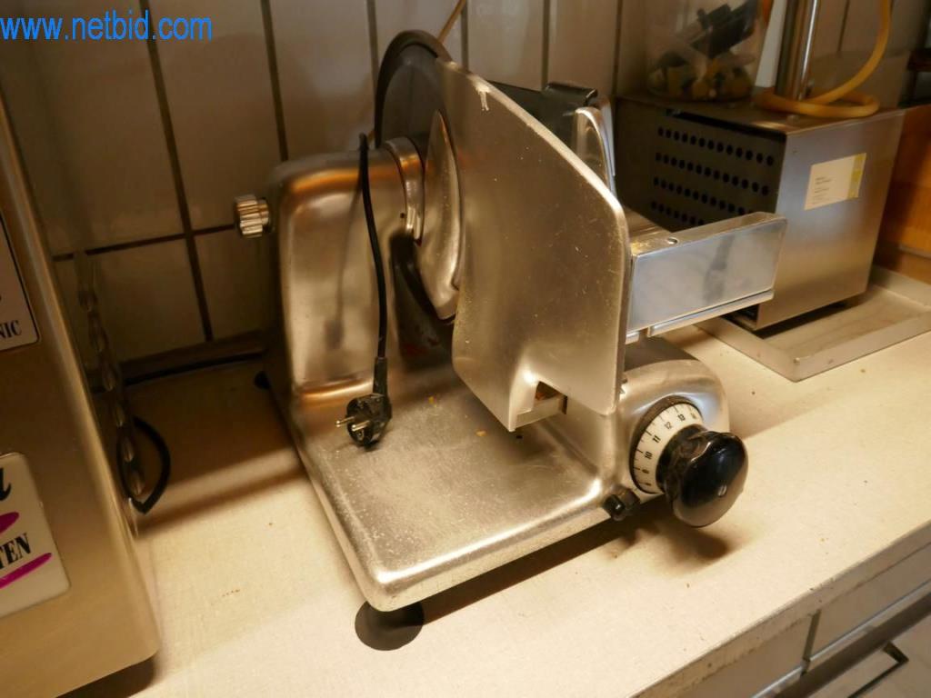 Dobro vzdrževani stroji iz pekarne-1