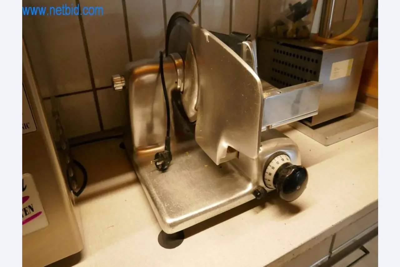 Gepflegte Maschinen aus einer Bäckerei-1