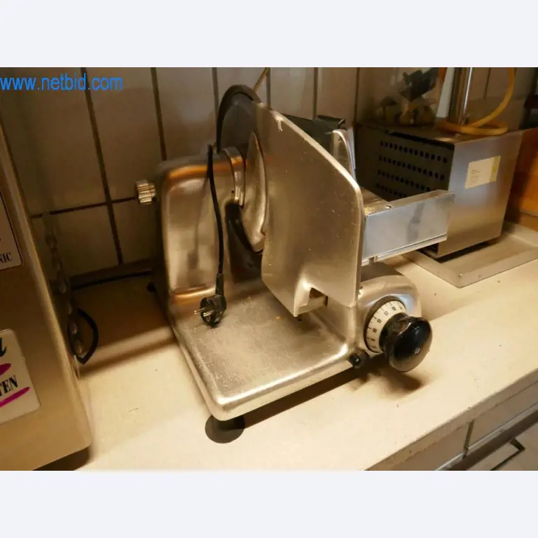 Gepflegte Maschinen aus einer Bäckerei-1