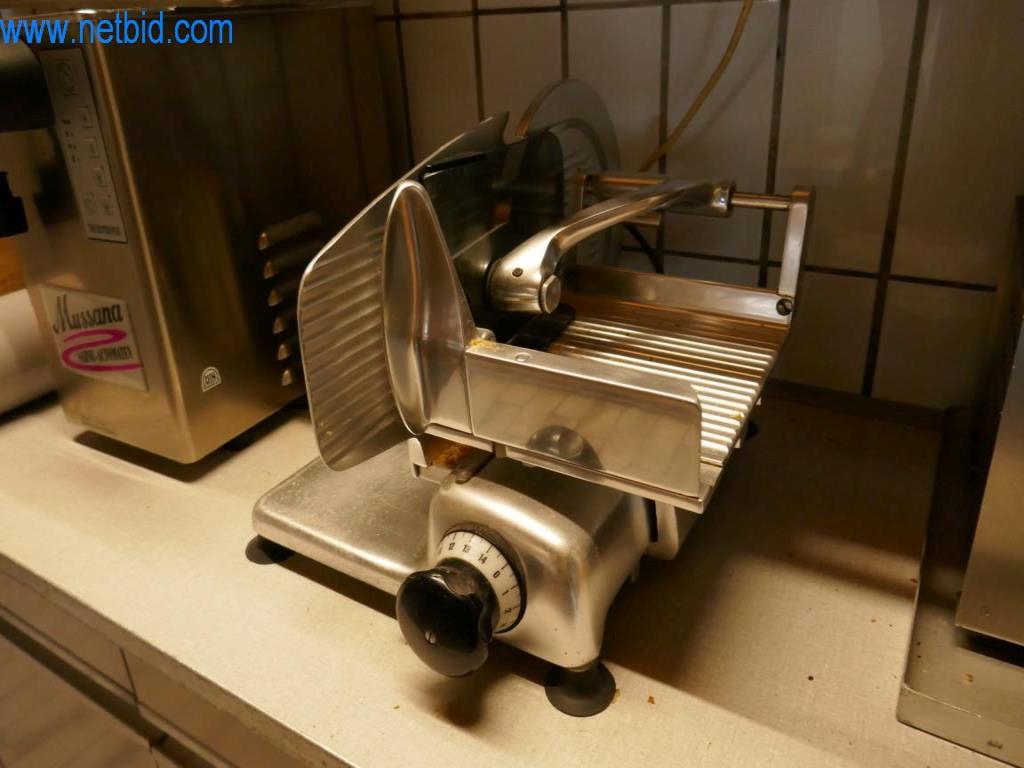 Dobro vzdrževani stroji iz pekarne-2