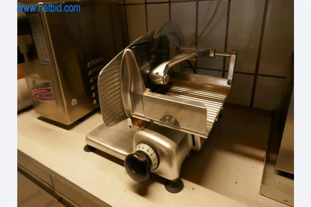 Gepflegte Maschinen aus einer Bäckerei-2