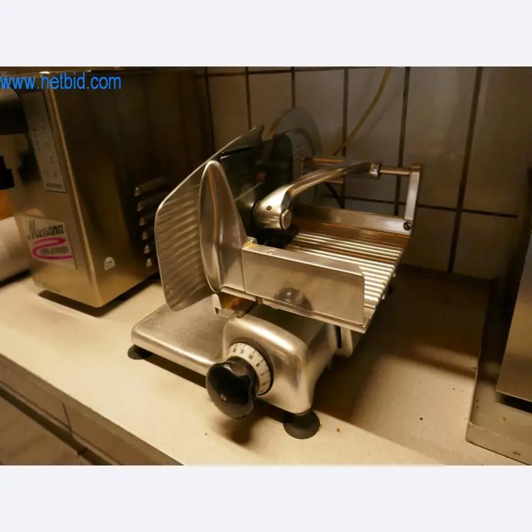 Gepflegte Maschinen aus einer Bäckerei-2