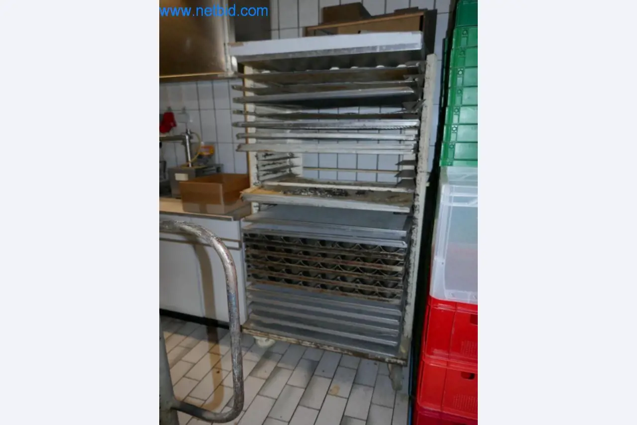 Gepflegte Maschinen aus einer Bäckerei-1