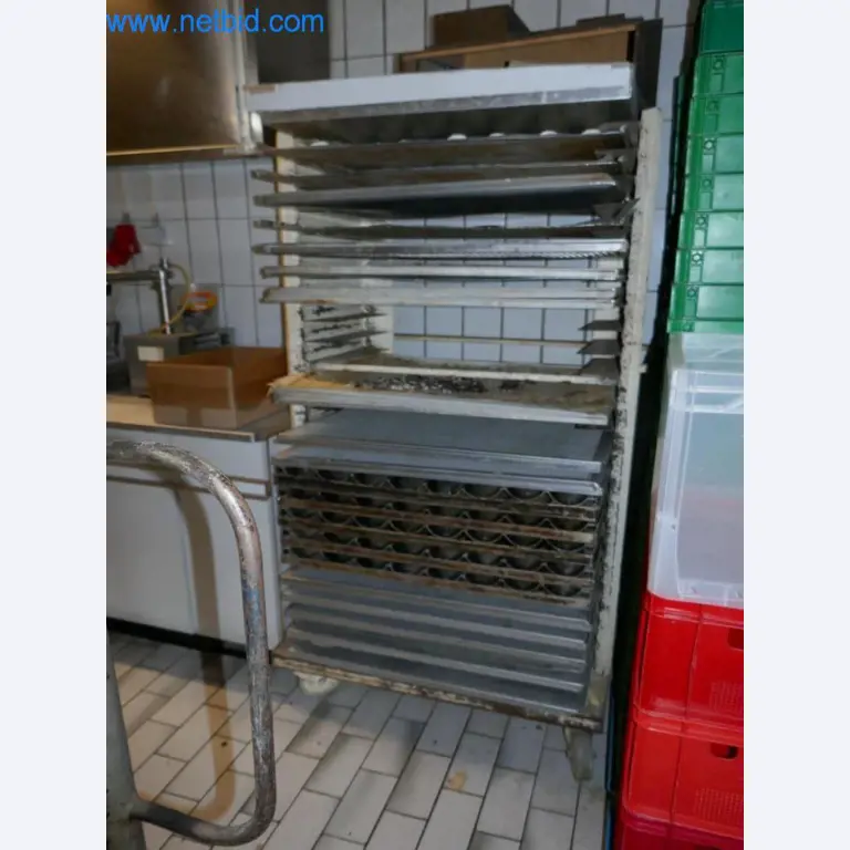Gepflegte Maschinen aus einer Bäckerei-1