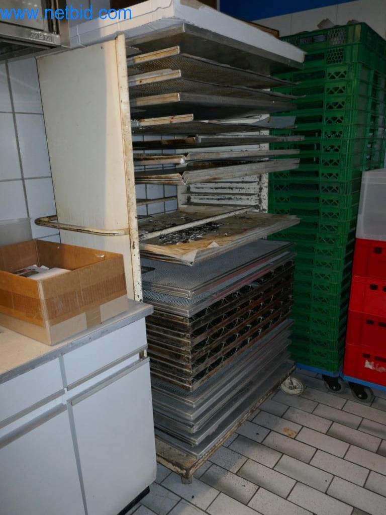 Dobro vzdrževani stroji iz pekarne-2