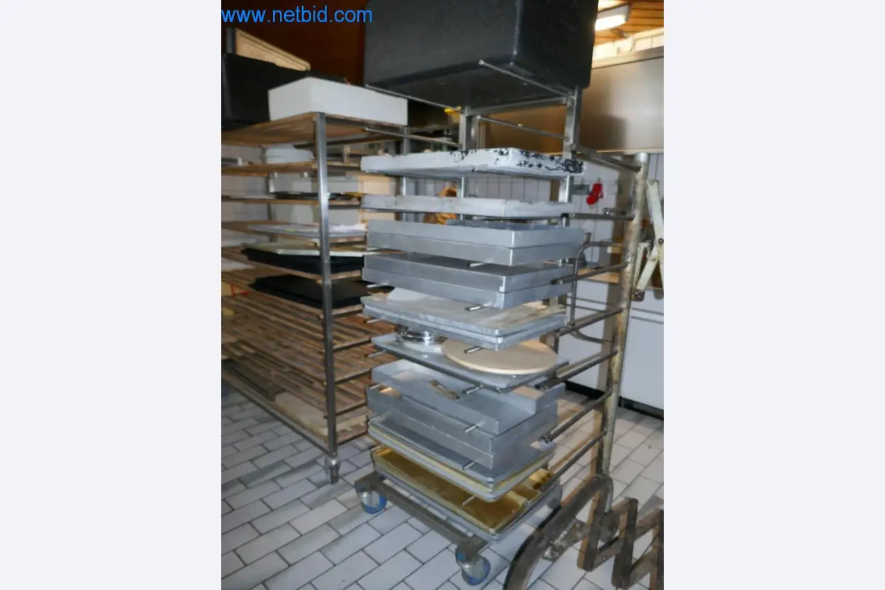 Gepflegte Maschinen aus einer Bäckerei-4