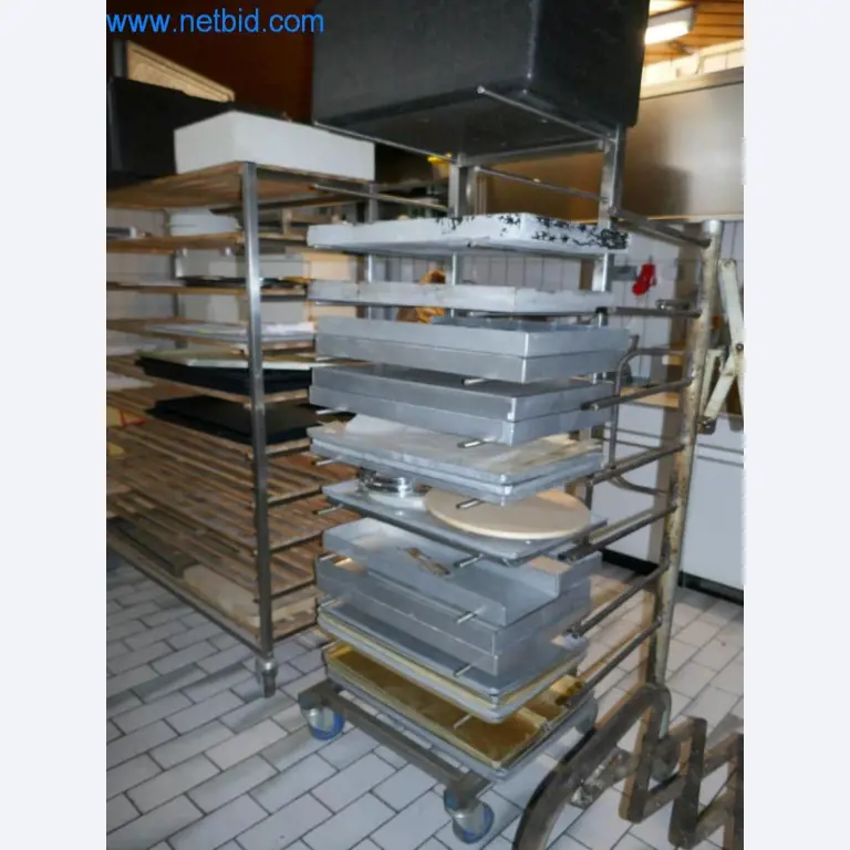 Gepflegte Maschinen aus einer Bäckerei-4