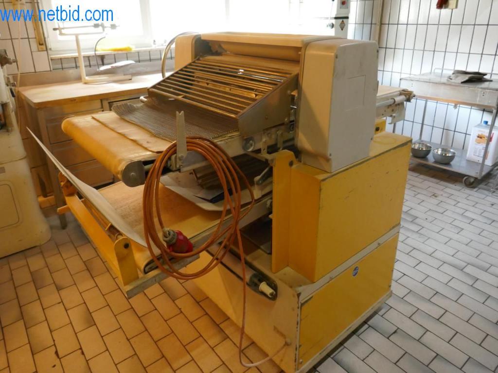 Dobro vzdrževani stroji iz pekarne-3