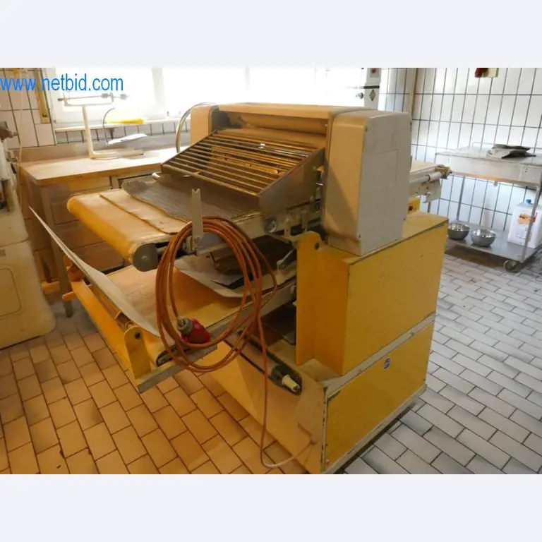 Gepflegte Maschinen aus einer Bäckerei-3