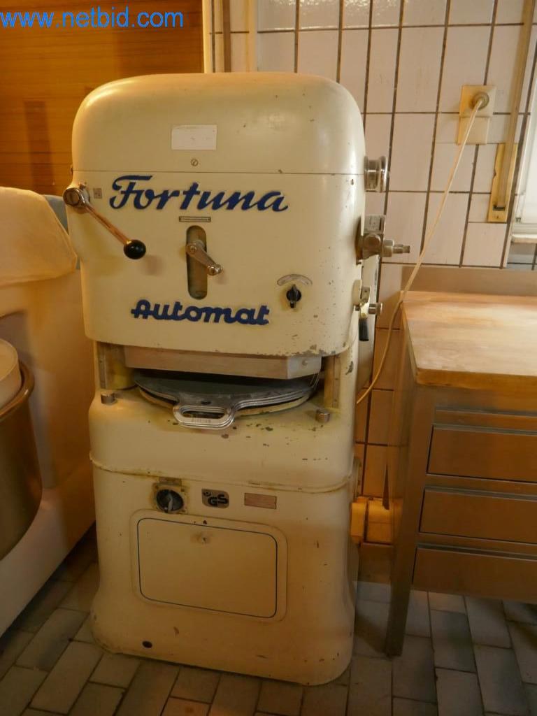 Dobro vzdrževani stroji iz pekarne-1