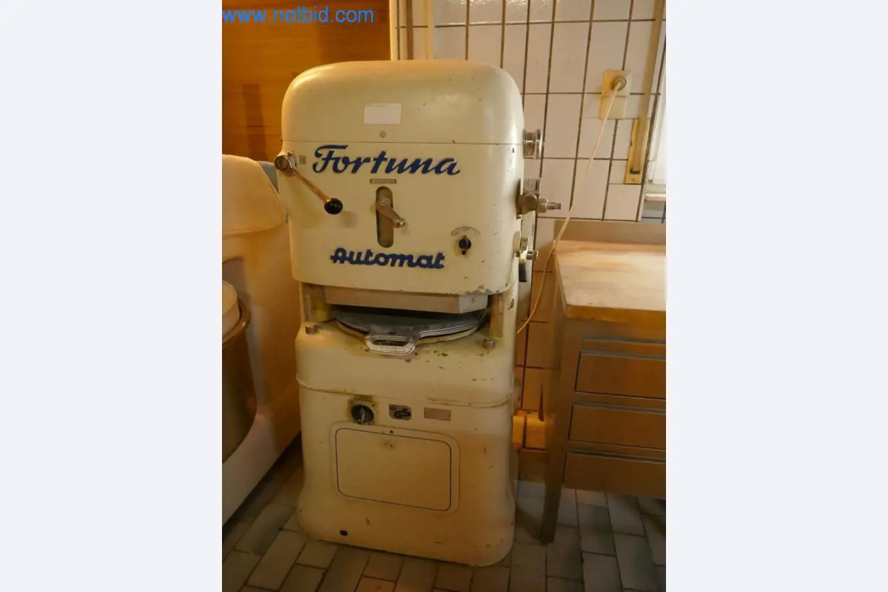 Gepflegte Maschinen aus einer Bäckerei-1