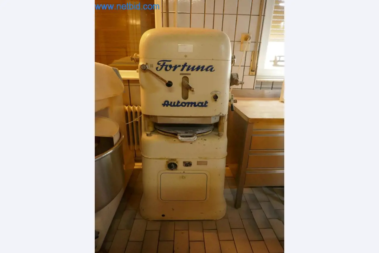 Gepflegte Maschinen aus einer Bäckerei-2