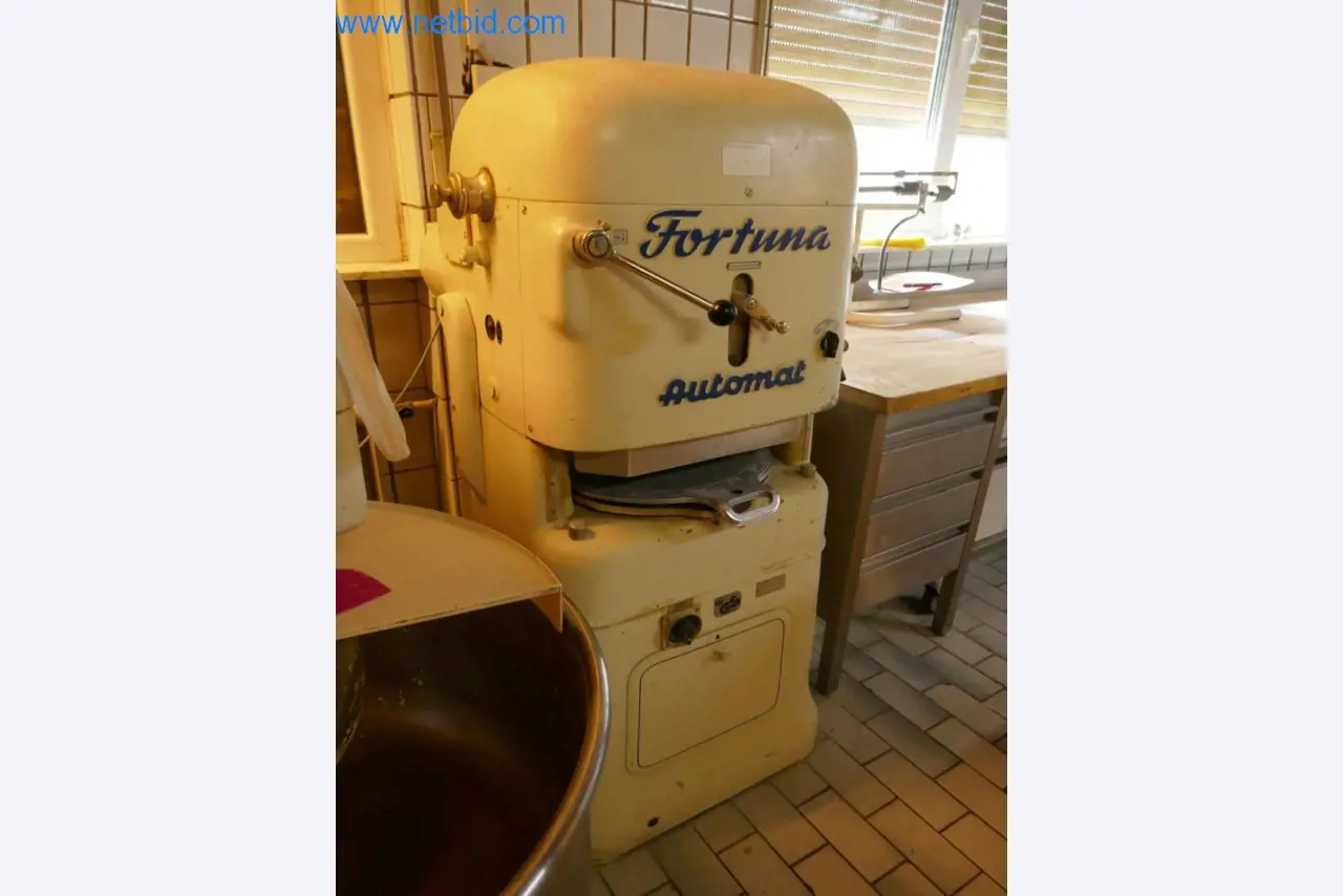 Gepflegte Maschinen aus einer Bäckerei-4