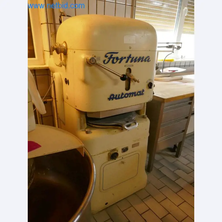 Gepflegte Maschinen aus einer Bäckerei-4