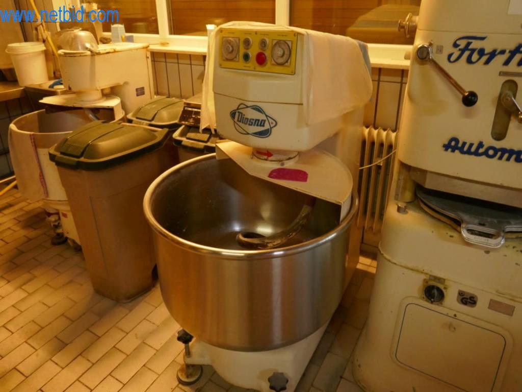 Dobro vzdrževani stroji iz pekarne-1