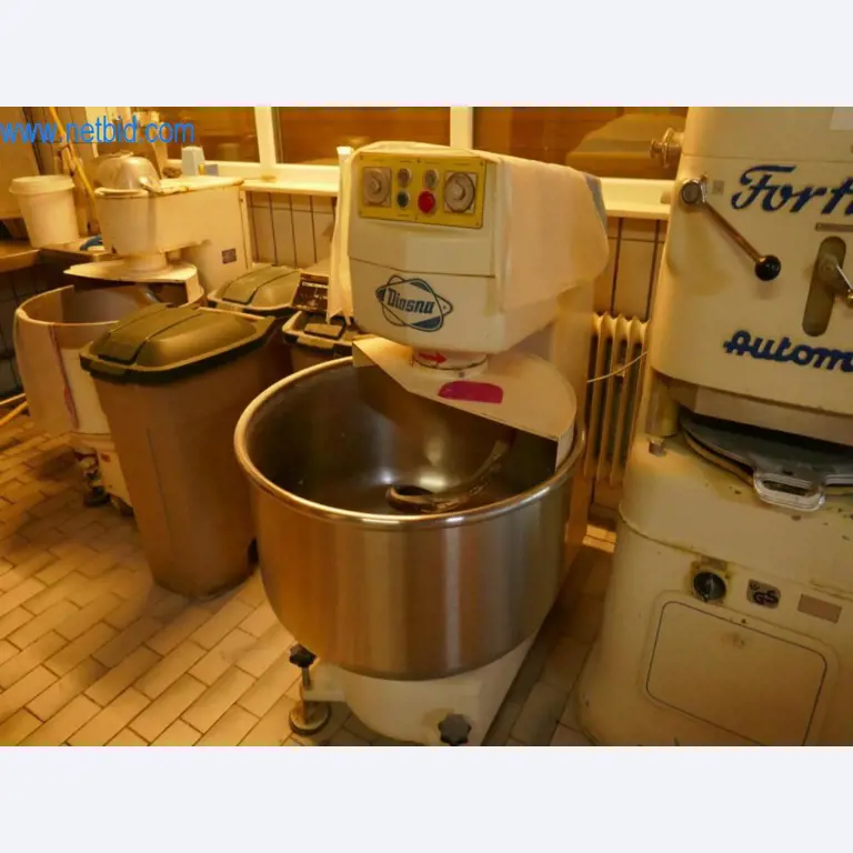 Gepflegte Maschinen aus einer Bäckerei-1