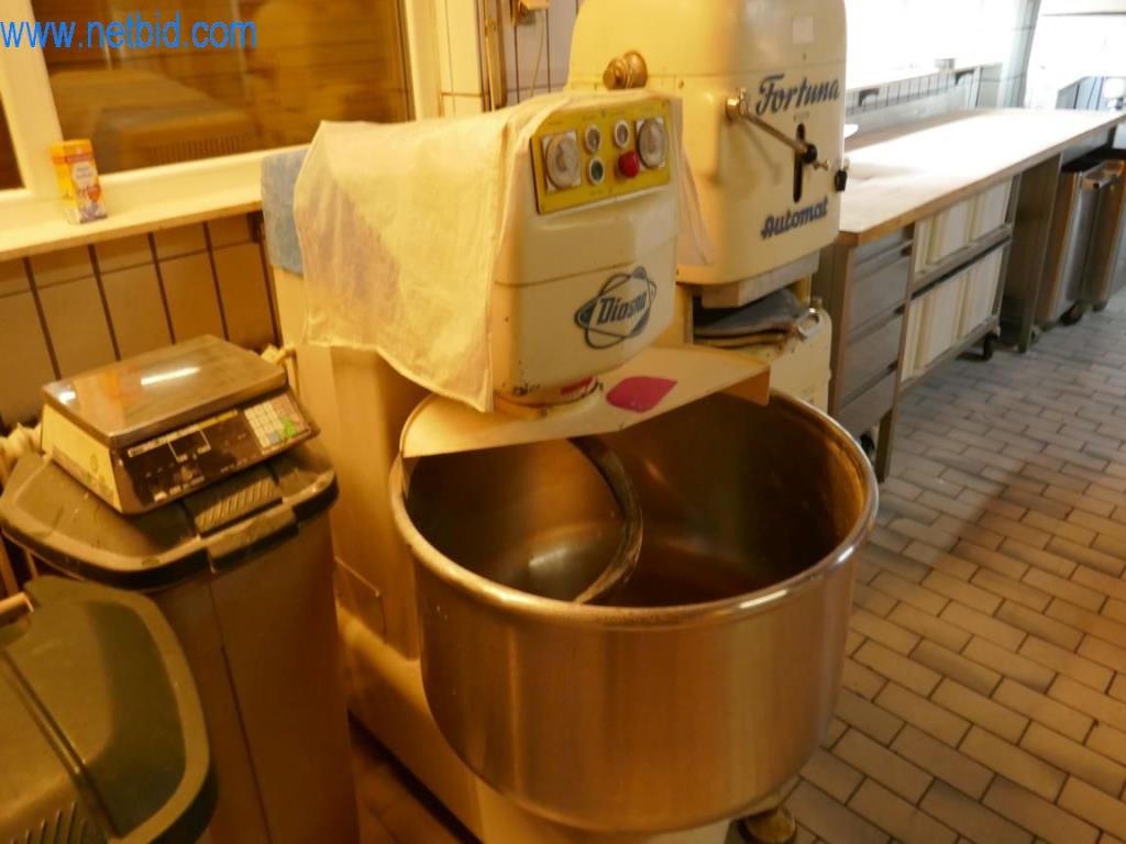 Dobro vzdrževani stroji iz pekarne-2