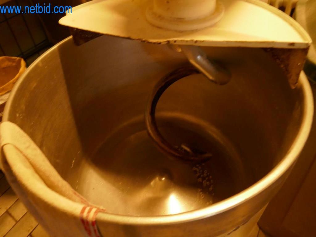 Dobro vzdrževani stroji iz pekarne-3