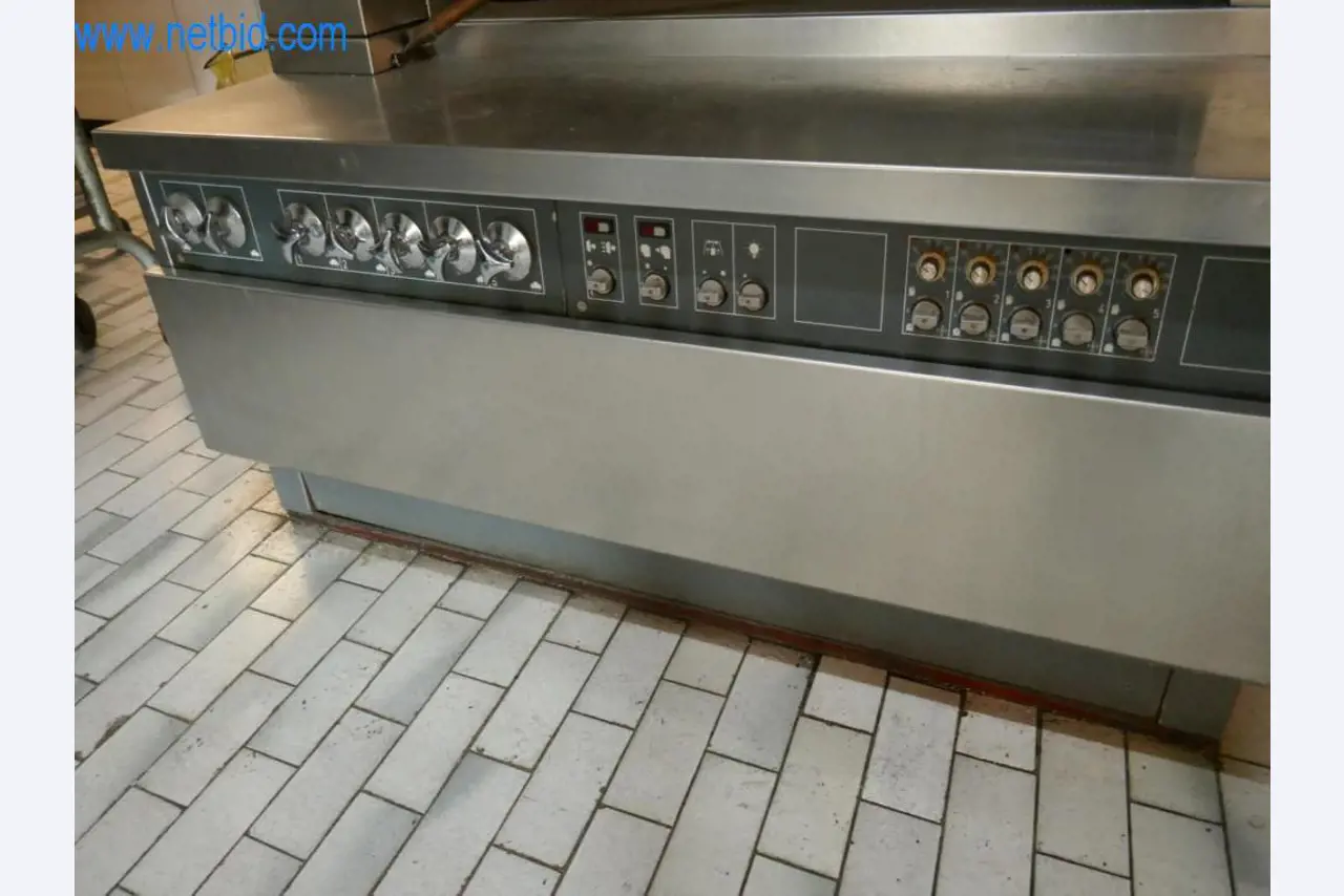 Gepflegte Maschinen aus einer Bäckerei-6