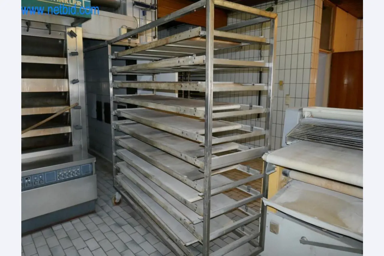 Gepflegte Maschinen aus einer Bäckerei-9