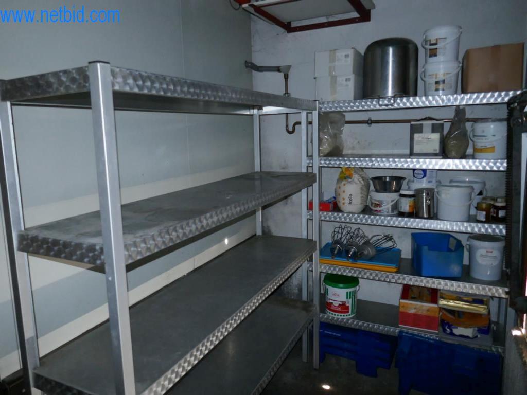 Dobro vzdrževani stroji iz pekarne-1