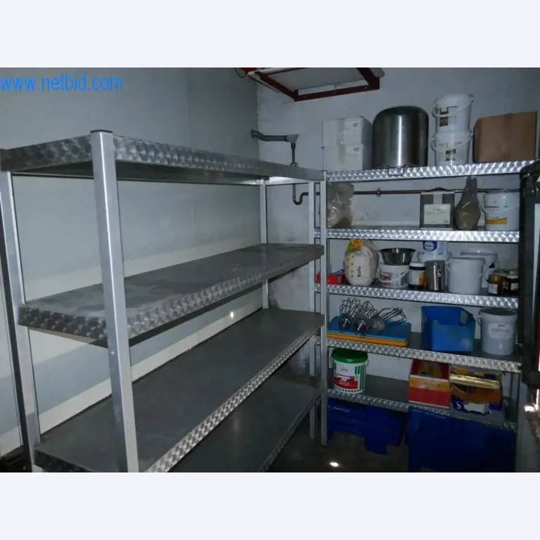 Gepflegte Maschinen aus einer Bäckerei-1