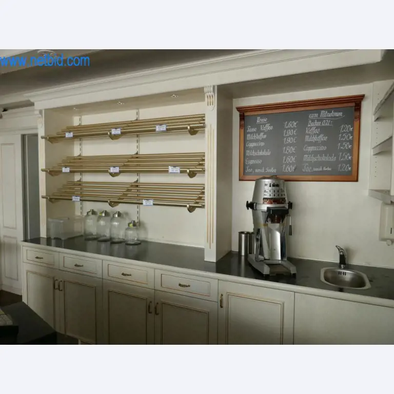 Máquinas bem conservadas de uma padaria-1