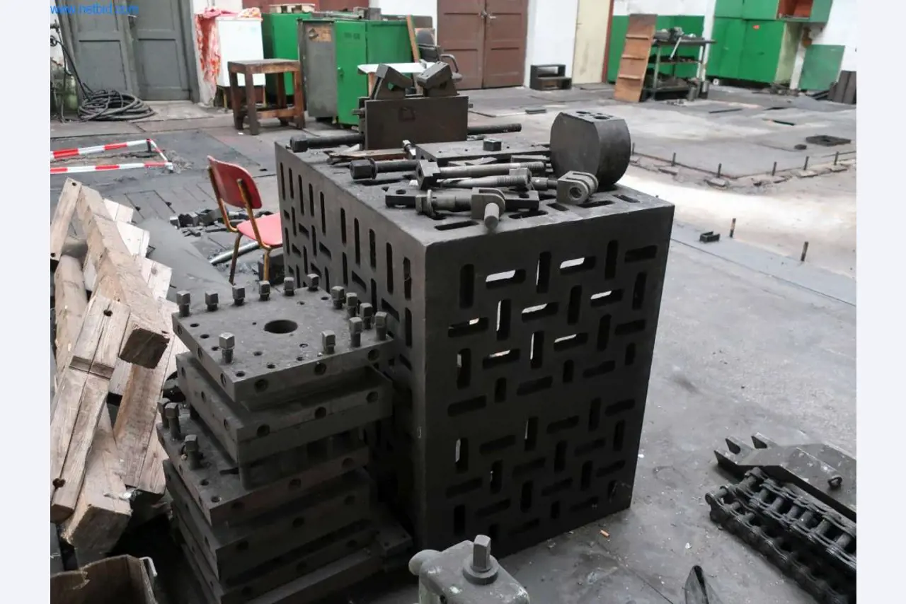 Anlagen und Maschinen aus den Bereichen Stahlproduktion, Schmiedewerk, Wärmebehandlung, Großteilebearbeitung und Peripherie-1