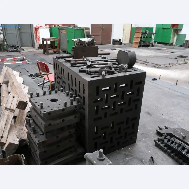 Anlagen und Maschinen aus den Bereichen Stahlproduktion, Schmiedewerk, Wärmebehandlung, Großteilebearbeitung und Peripherie-1