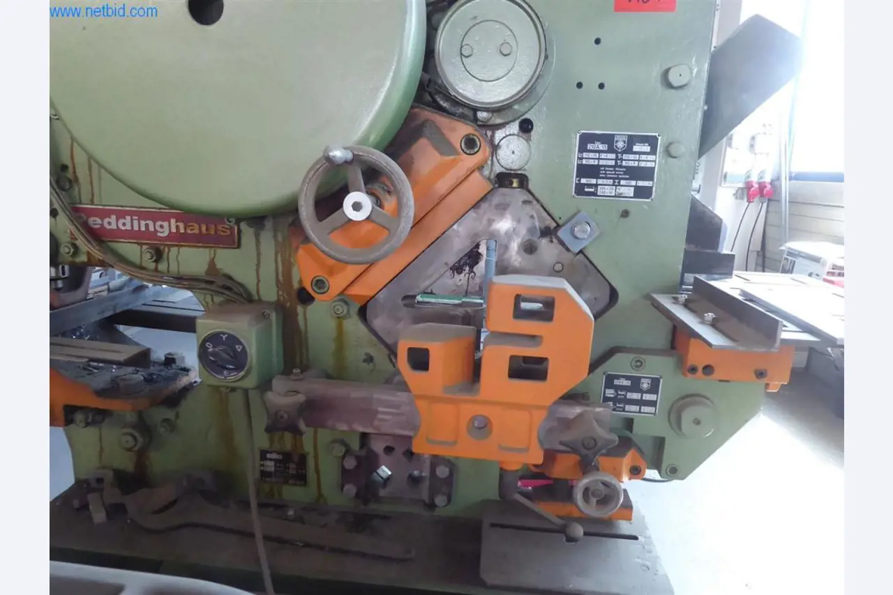 Bedrijfs- en kantooruitrusting (raam- en metaalconstructie)-3