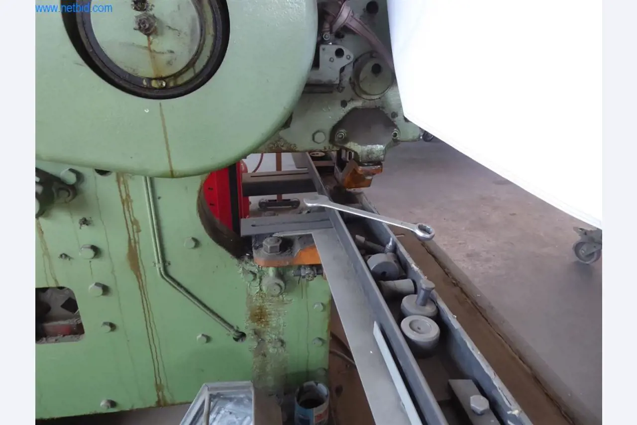 Bedrijfs- en kantooruitrusting (raam- en metaalconstructie)-4