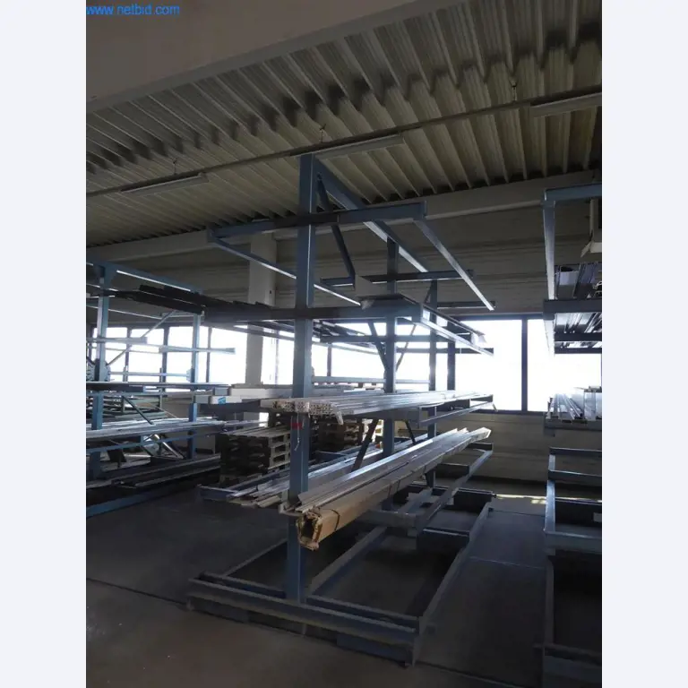 Sprzęt operacyjny i biurowy (okna i konstrukcje metalowe)-2