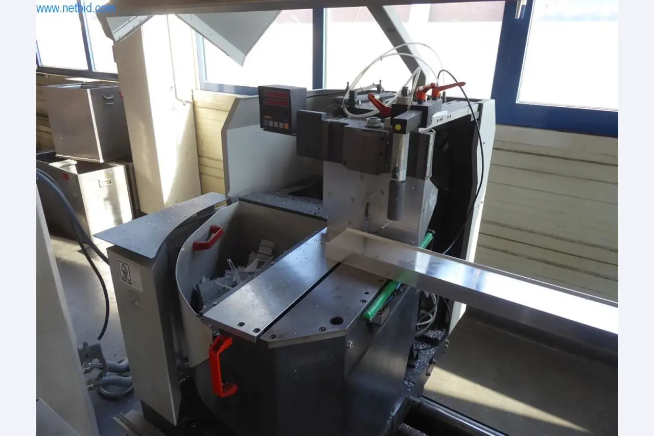 Sprzęt operacyjny i biurowy (okna i konstrukcje metalowe)-10