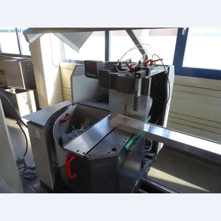 Sprzęt operacyjny i biurowy (okna i konstrukcje metalowe)-10