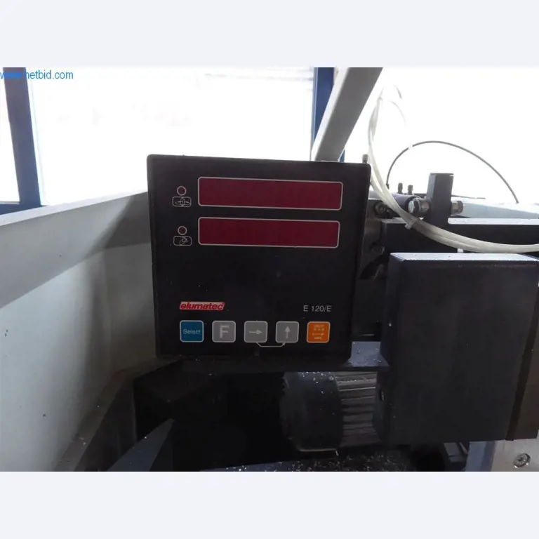 Sprzęt operacyjny i biurowy (okna i konstrukcje metalowe)-11