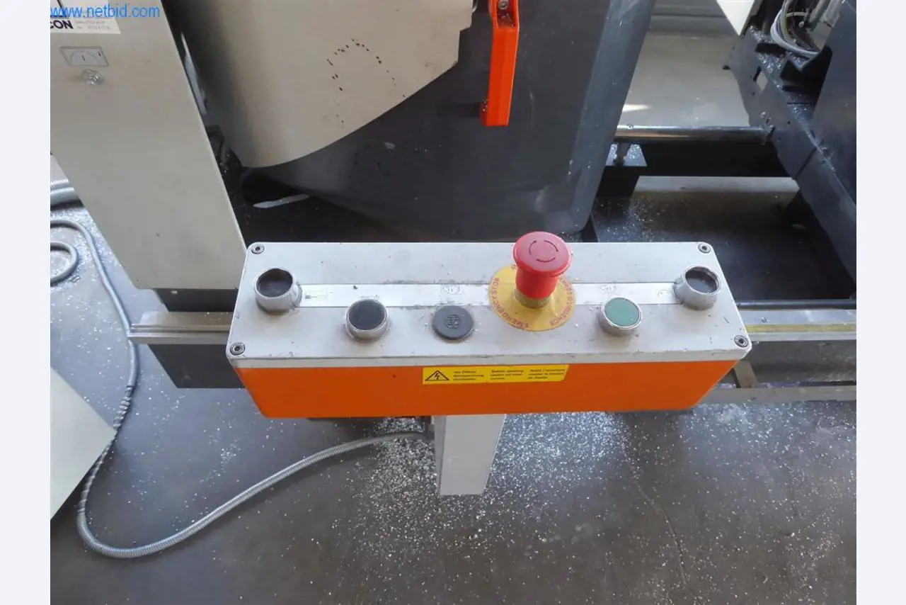 Sprzęt operacyjny i biurowy (okna i konstrukcje metalowe)-3