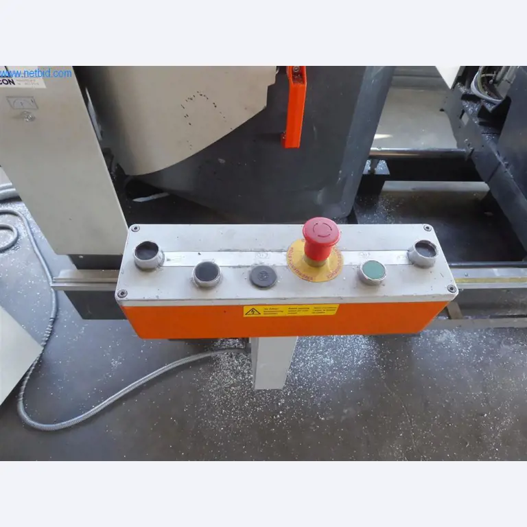 Sprzęt operacyjny i biurowy (okna i konstrukcje metalowe)-3