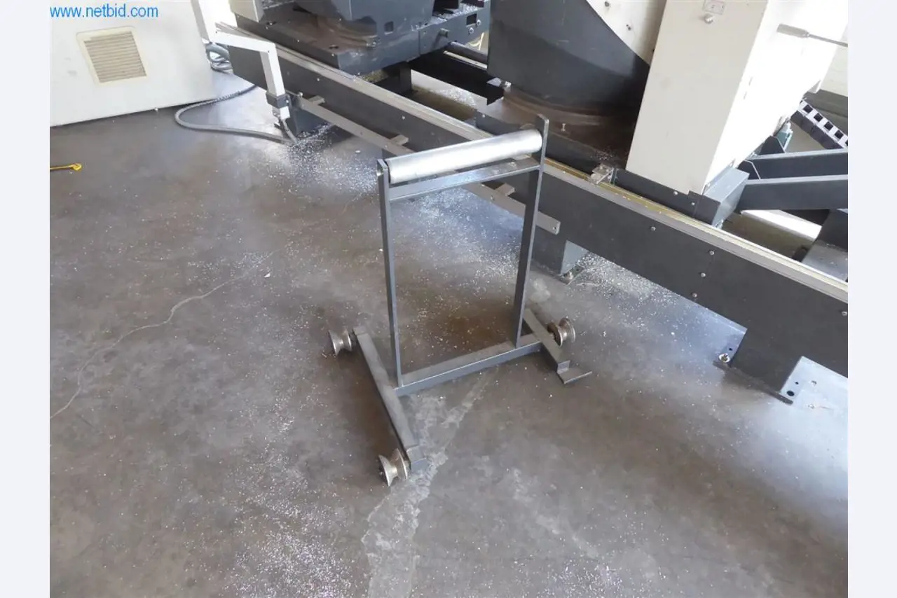 Sprzęt operacyjny i biurowy (okna i konstrukcje metalowe)-7