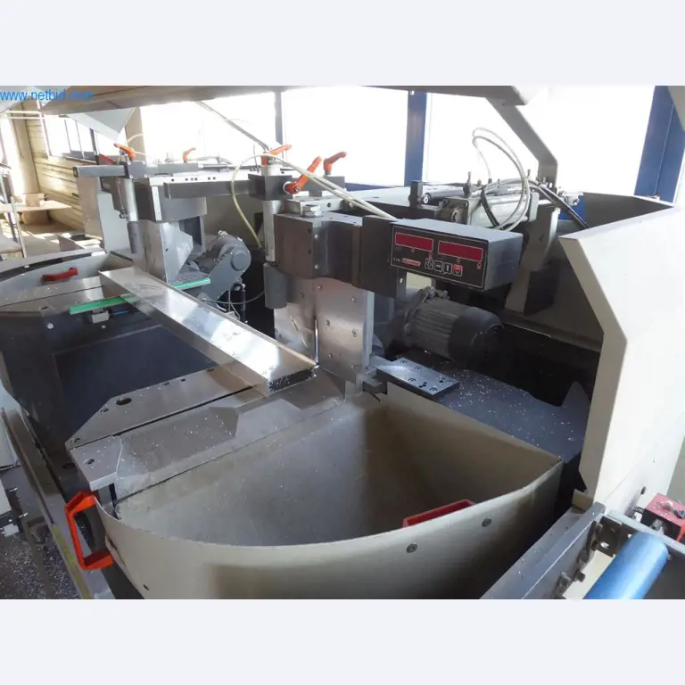 Sprzęt operacyjny i biurowy (okna i konstrukcje metalowe)-8