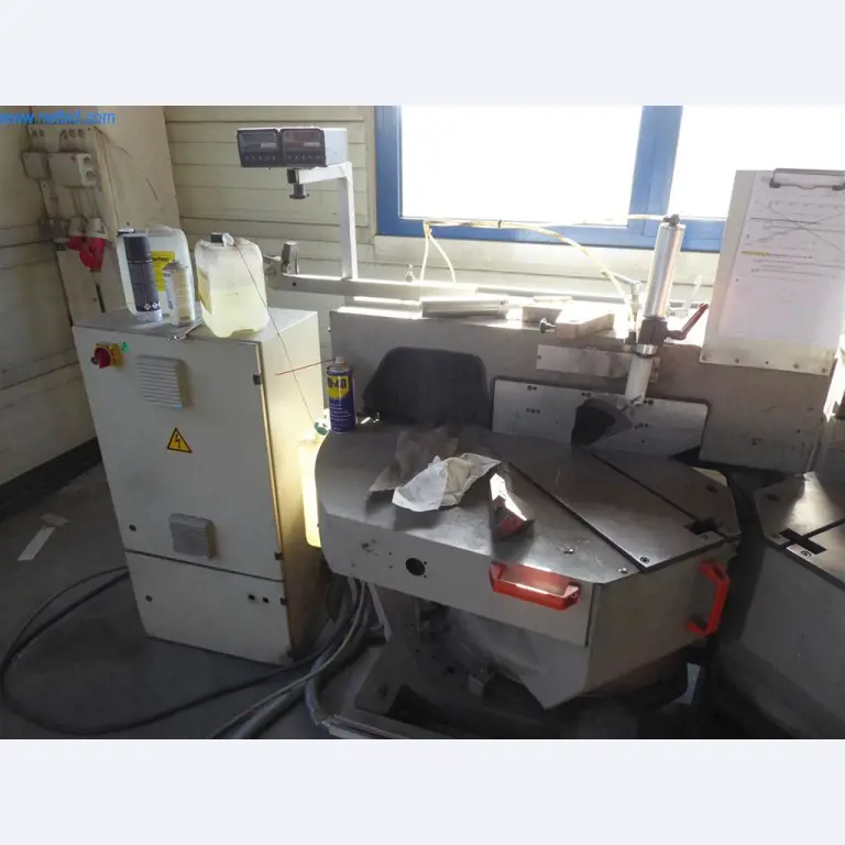 Sprzęt operacyjny i biurowy (okna i konstrukcje metalowe)-4