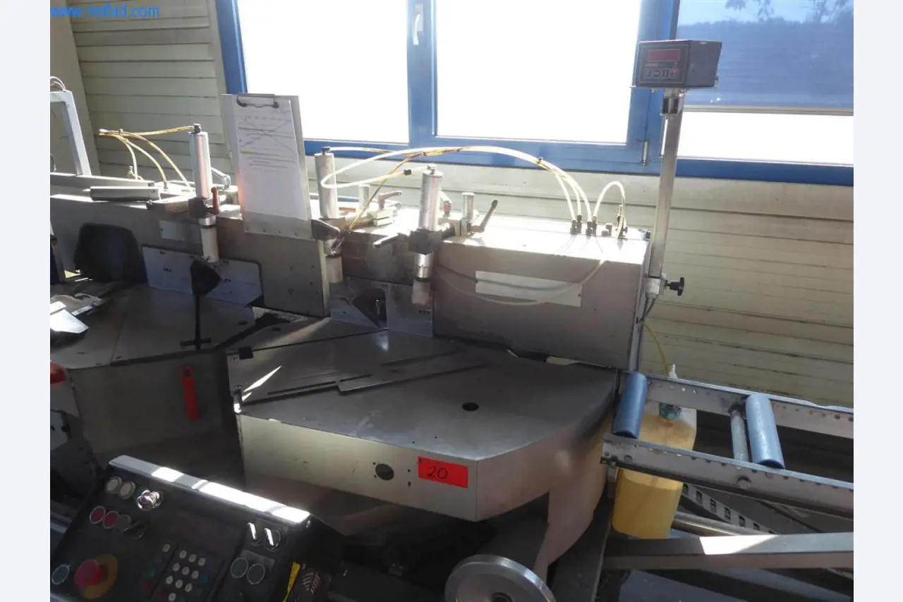 Sprzęt operacyjny i biurowy (okna i konstrukcje metalowe)-5